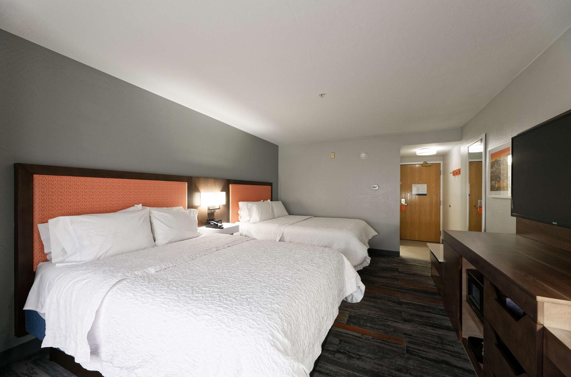 Hampton & Phoenix-goodyear Hotel