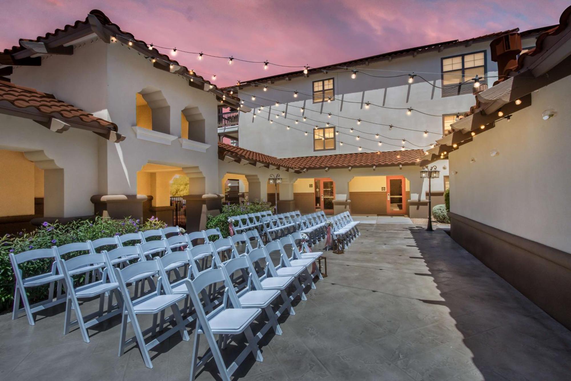 Hampton & Phoenix-goodyear Hotel