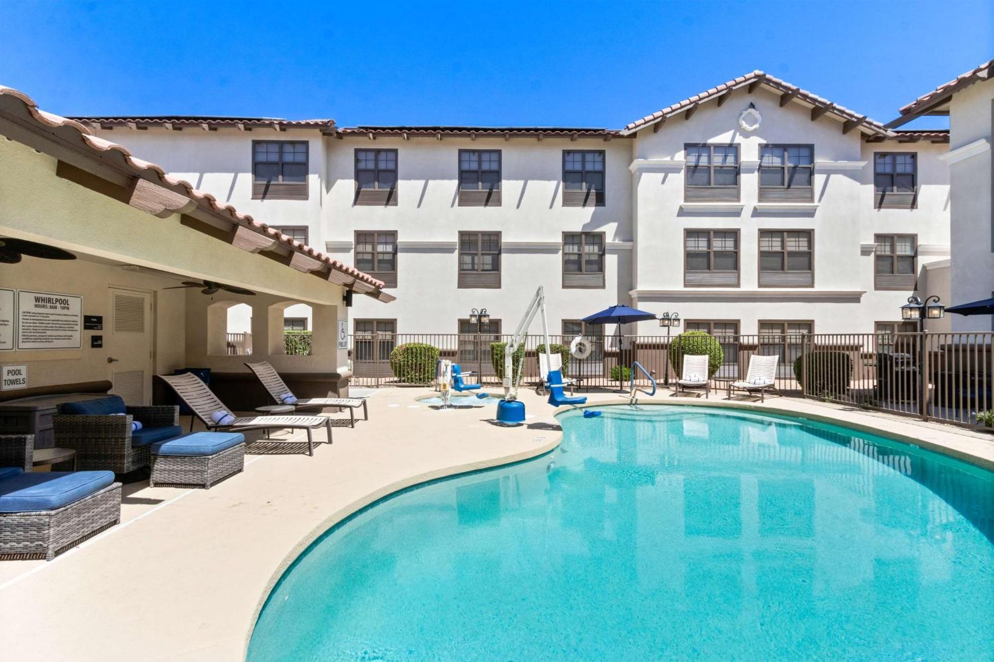 Hampton & Phoenix-goodyear 3*