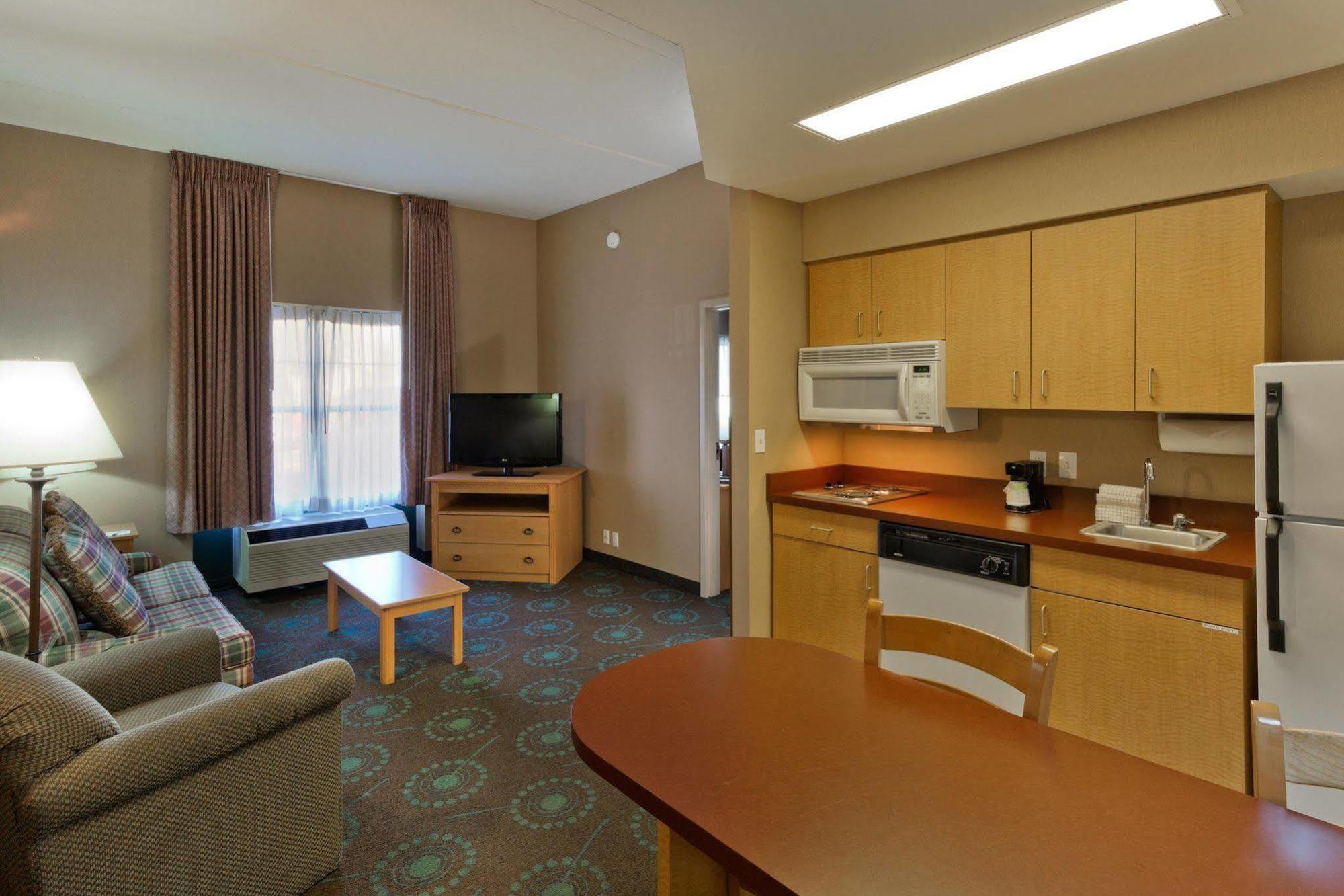 Hampton & Phoenix-goodyear 3*